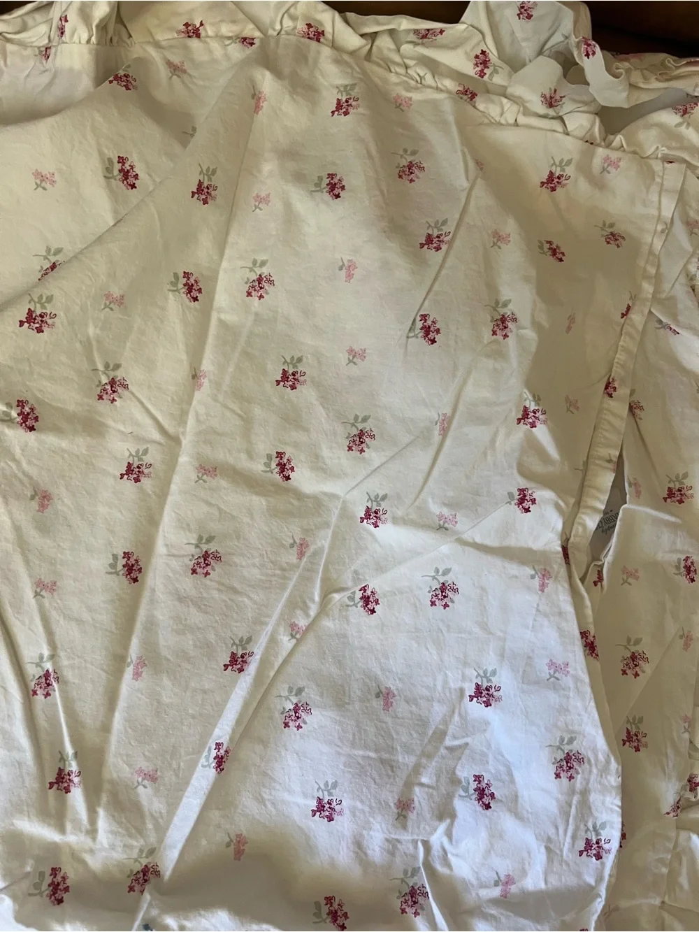 Simply Shabby Chic White Floral Ruffled 2 Pillow Cases